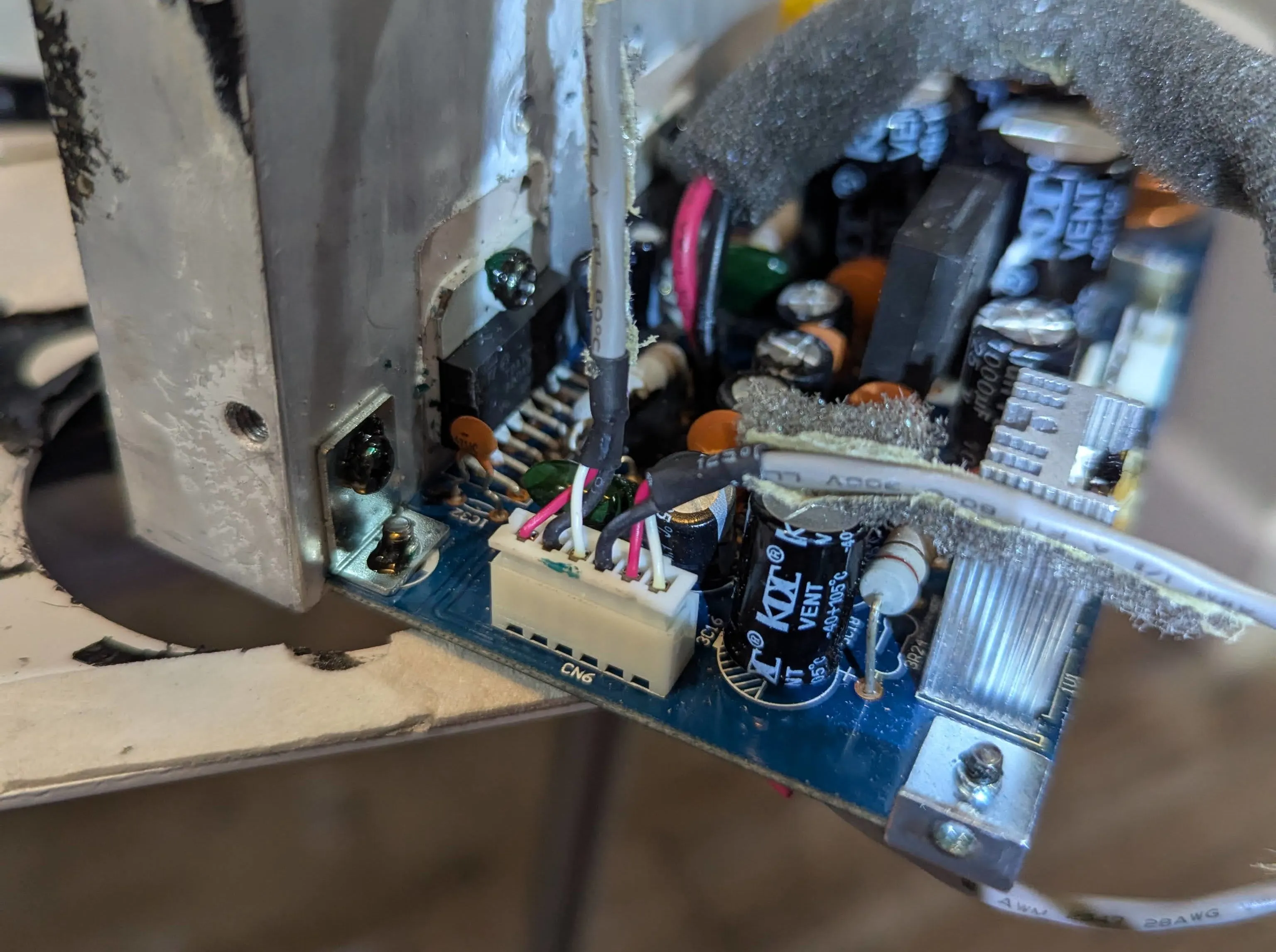 unmarked amplifier inputs