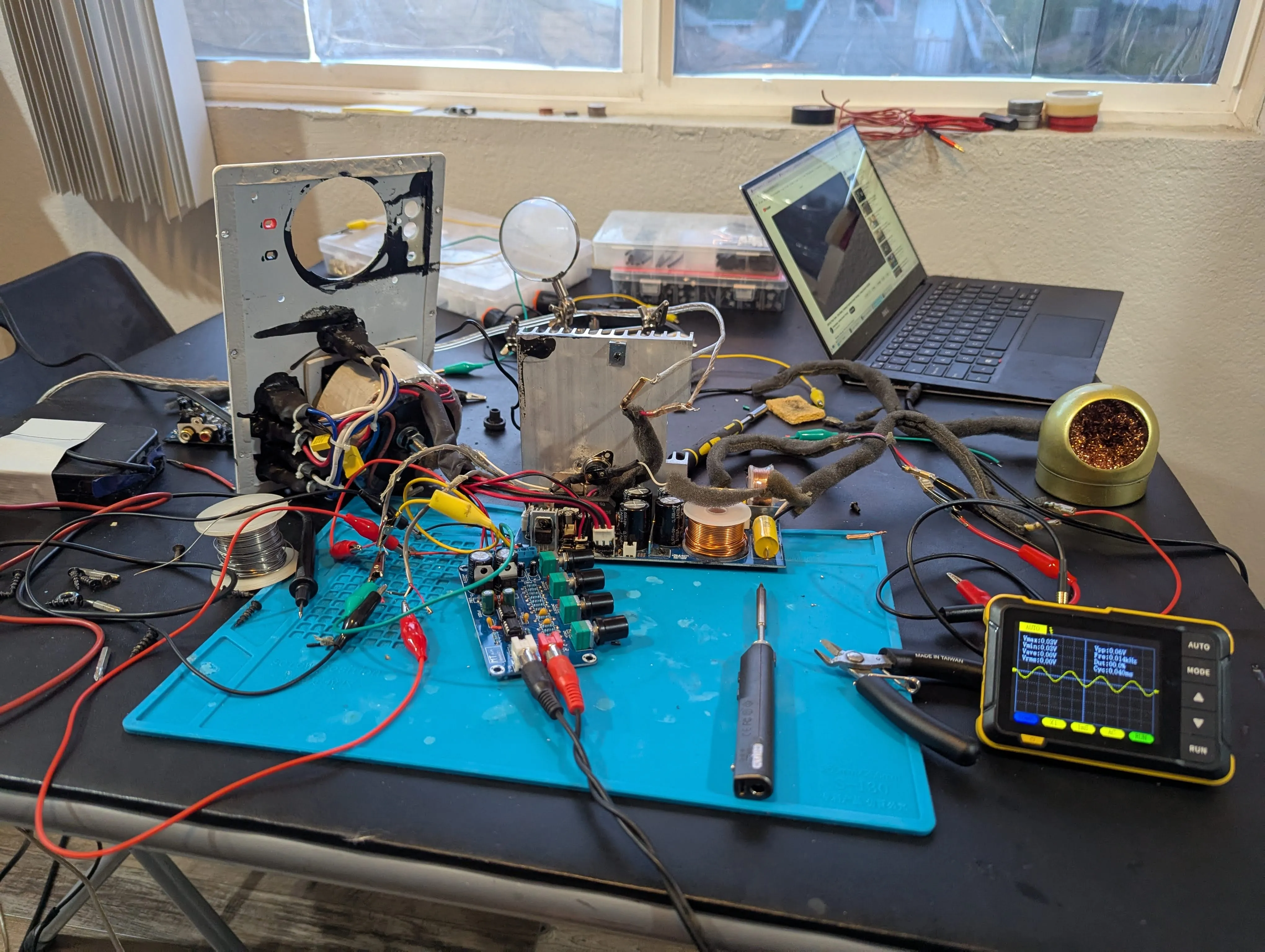 Sine wave on the oscilloscope